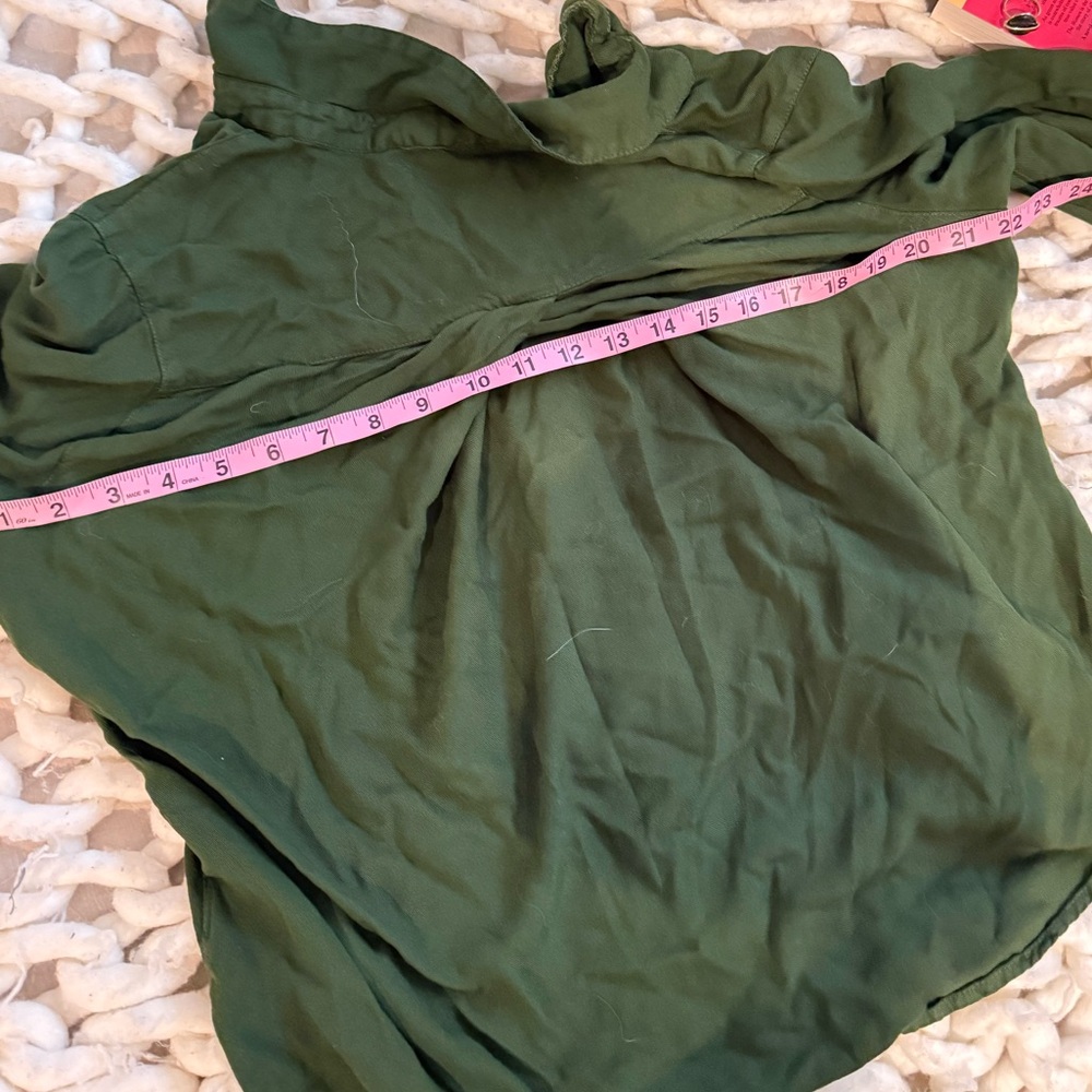Green button down blouse - Picture 5 of 5
